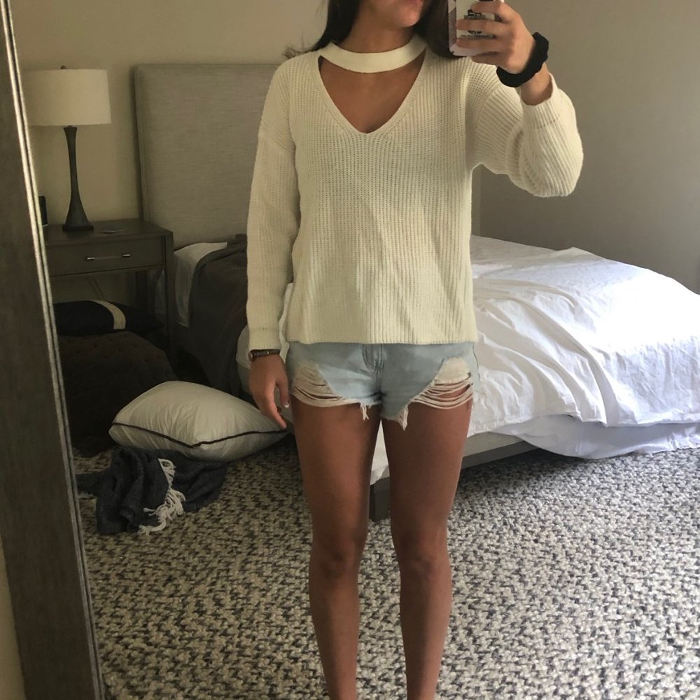 White Sweater - Picture 4 of 4